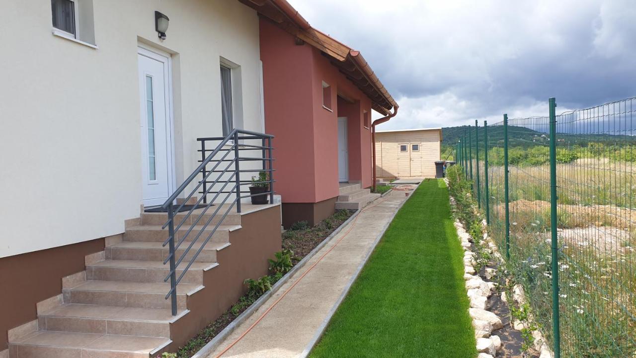 Buzavirag Apartmanhaz 鲍洛托瑙考利 外观 照片