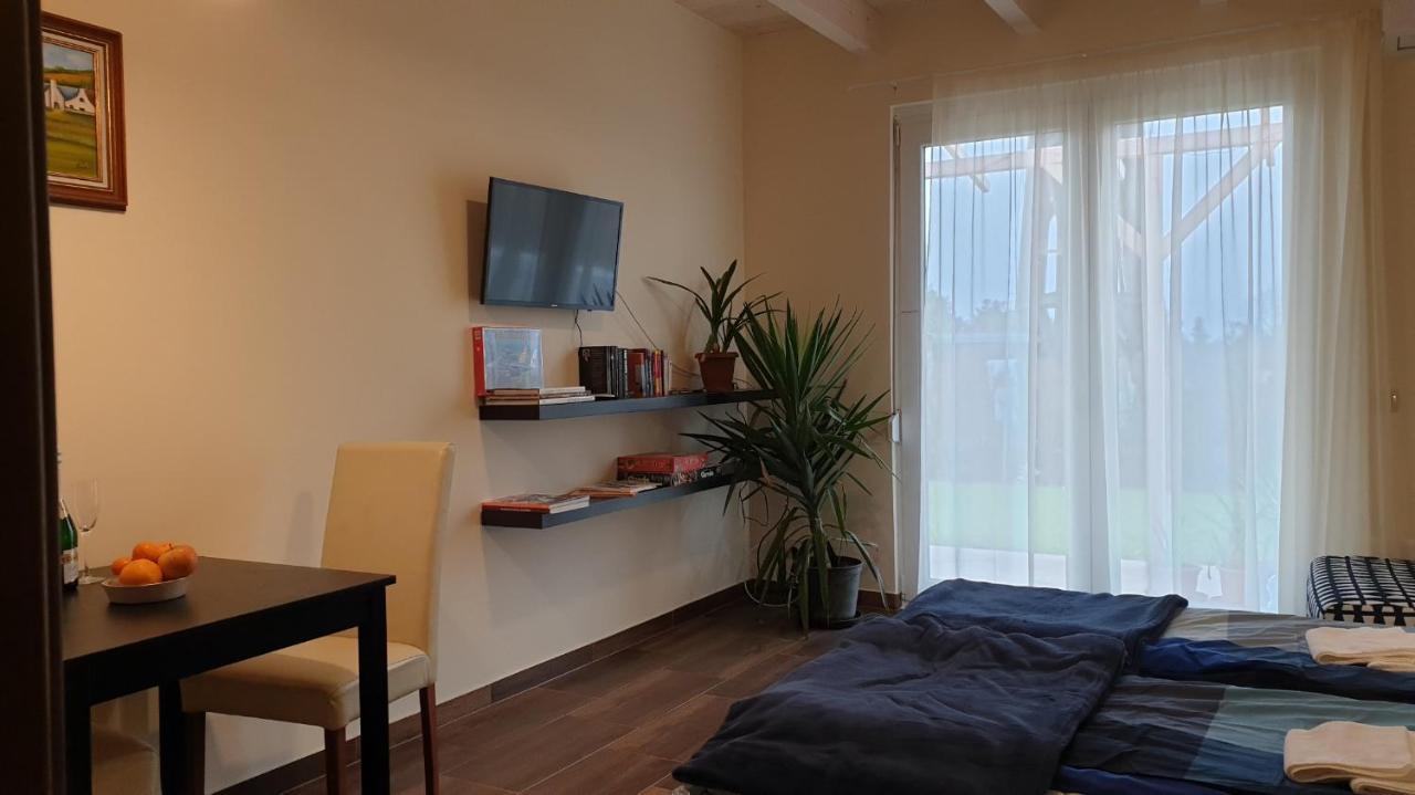 Buzavirag Apartmanhaz 鲍洛托瑙考利 外观 照片