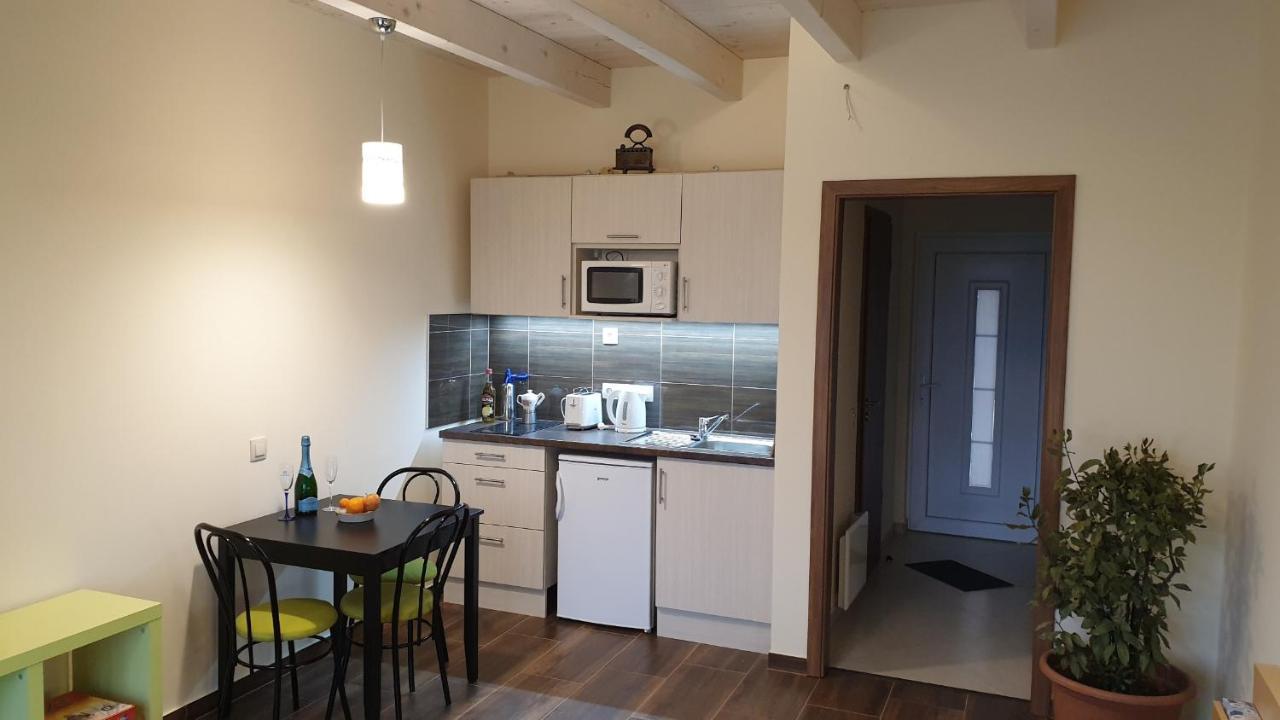 Buzavirag Apartmanhaz 鲍洛托瑙考利 外观 照片