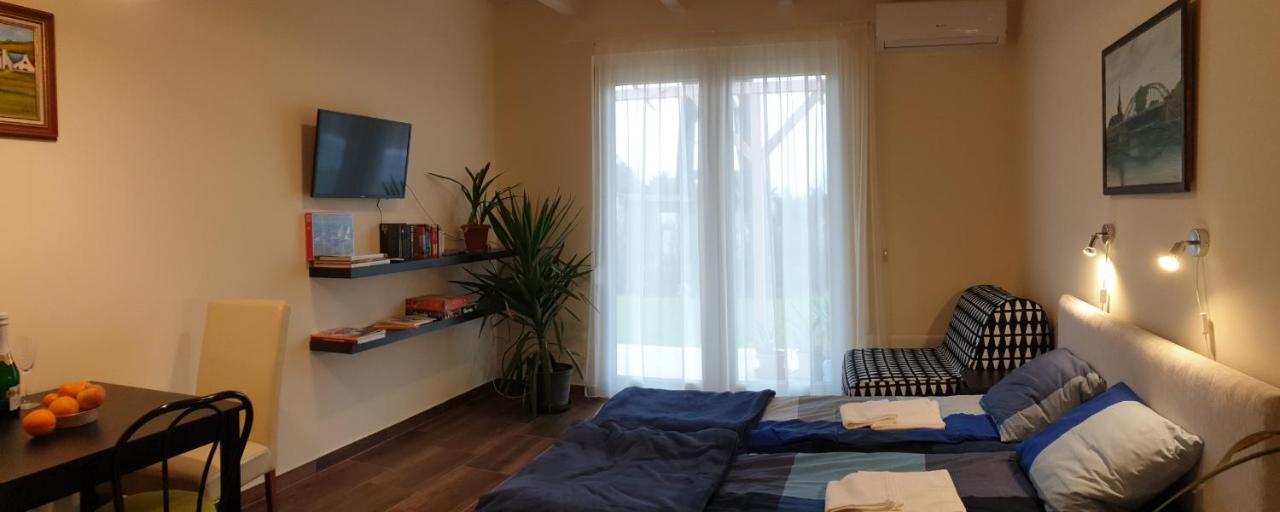 Buzavirag Apartmanhaz 鲍洛托瑙考利 外观 照片