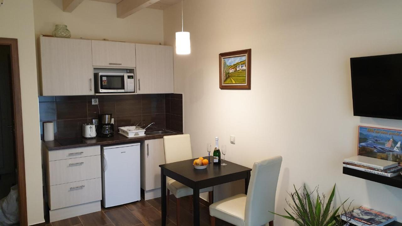 Buzavirag Apartmanhaz 鲍洛托瑙考利 外观 照片
