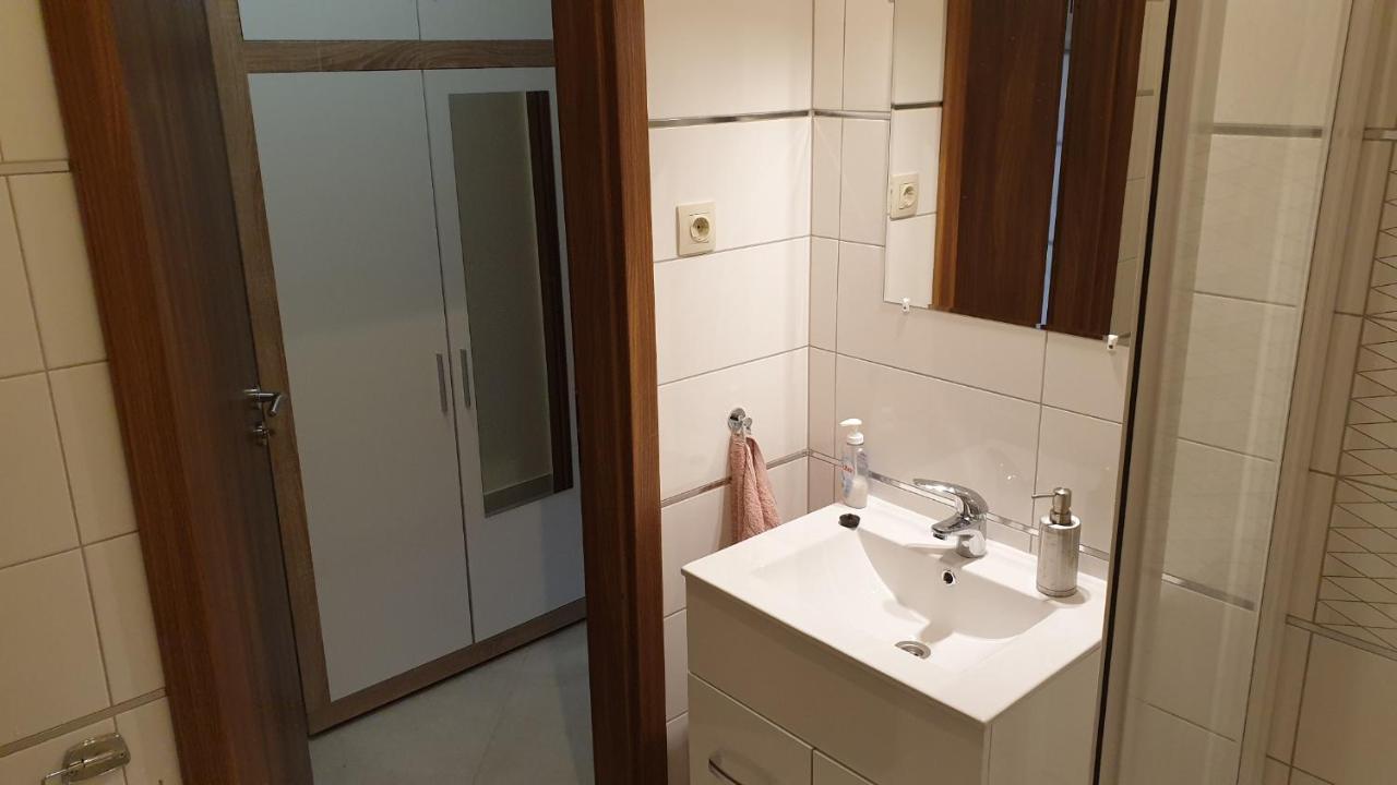 Buzavirag Apartmanhaz 鲍洛托瑙考利 外观 照片
