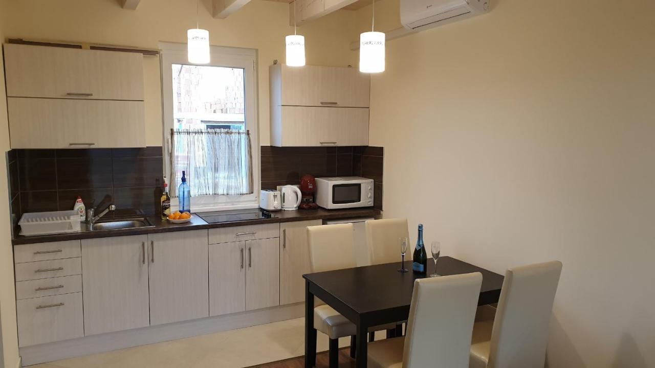 Buzavirag Apartmanhaz 鲍洛托瑙考利 外观 照片