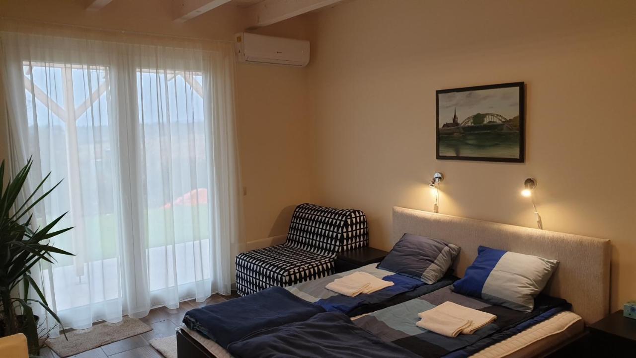 Buzavirag Apartmanhaz 鲍洛托瑙考利 外观 照片