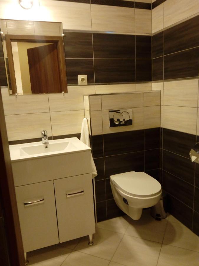 Buzavirag Apartmanhaz 鲍洛托瑙考利 外观 照片