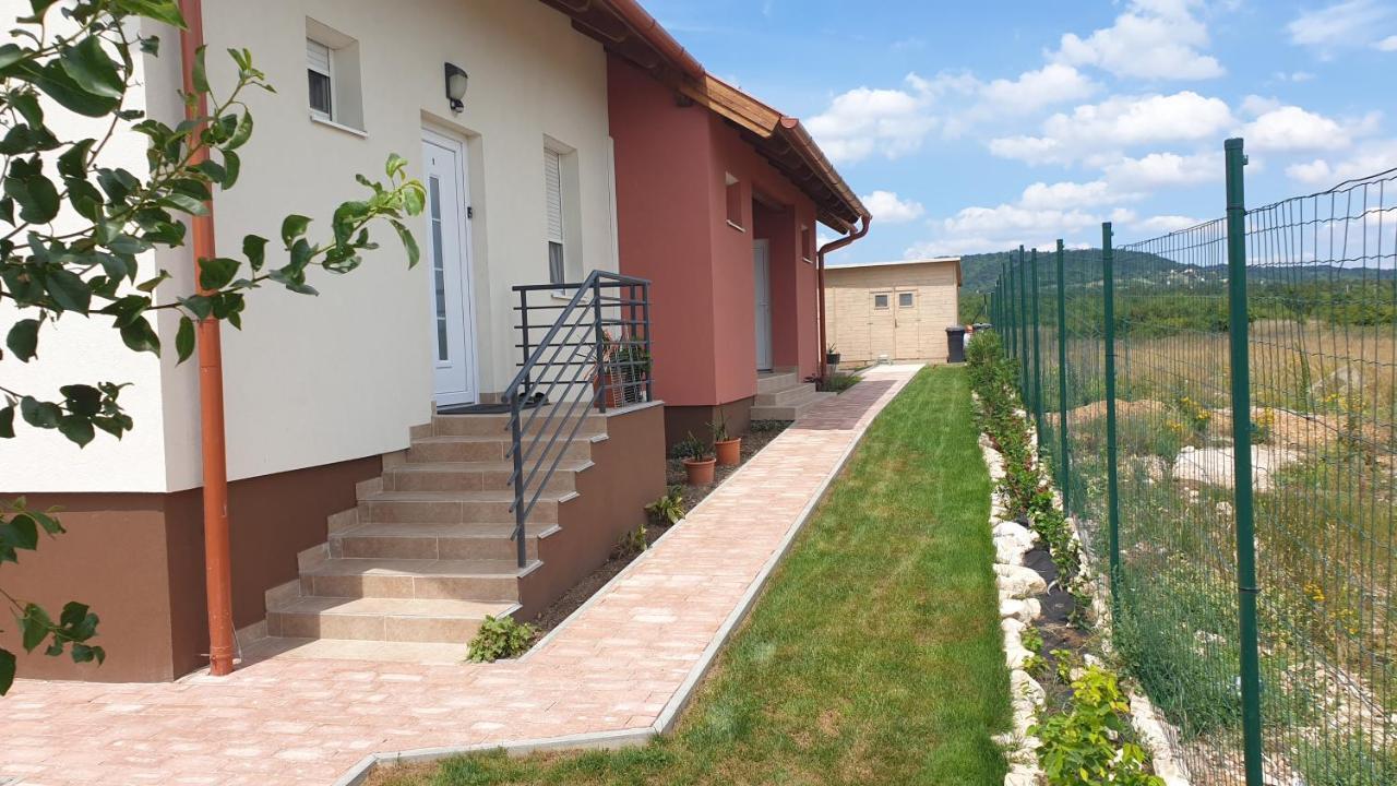 Buzavirag Apartmanhaz 鲍洛托瑙考利 外观 照片