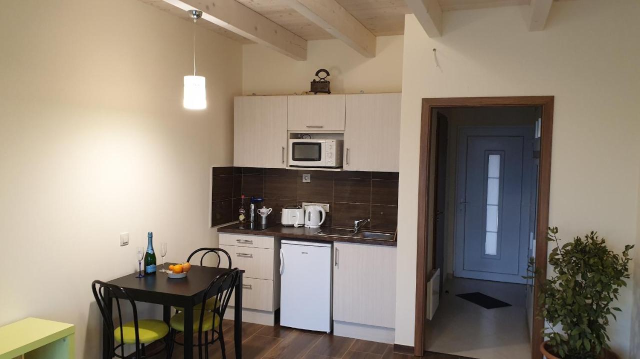 Buzavirag Apartmanhaz 鲍洛托瑙考利 外观 照片